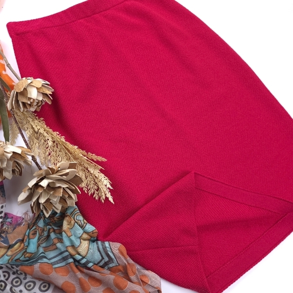 St. John Elegant Red Knit Women's Skirt Sz 14 - Picture 4 of 11